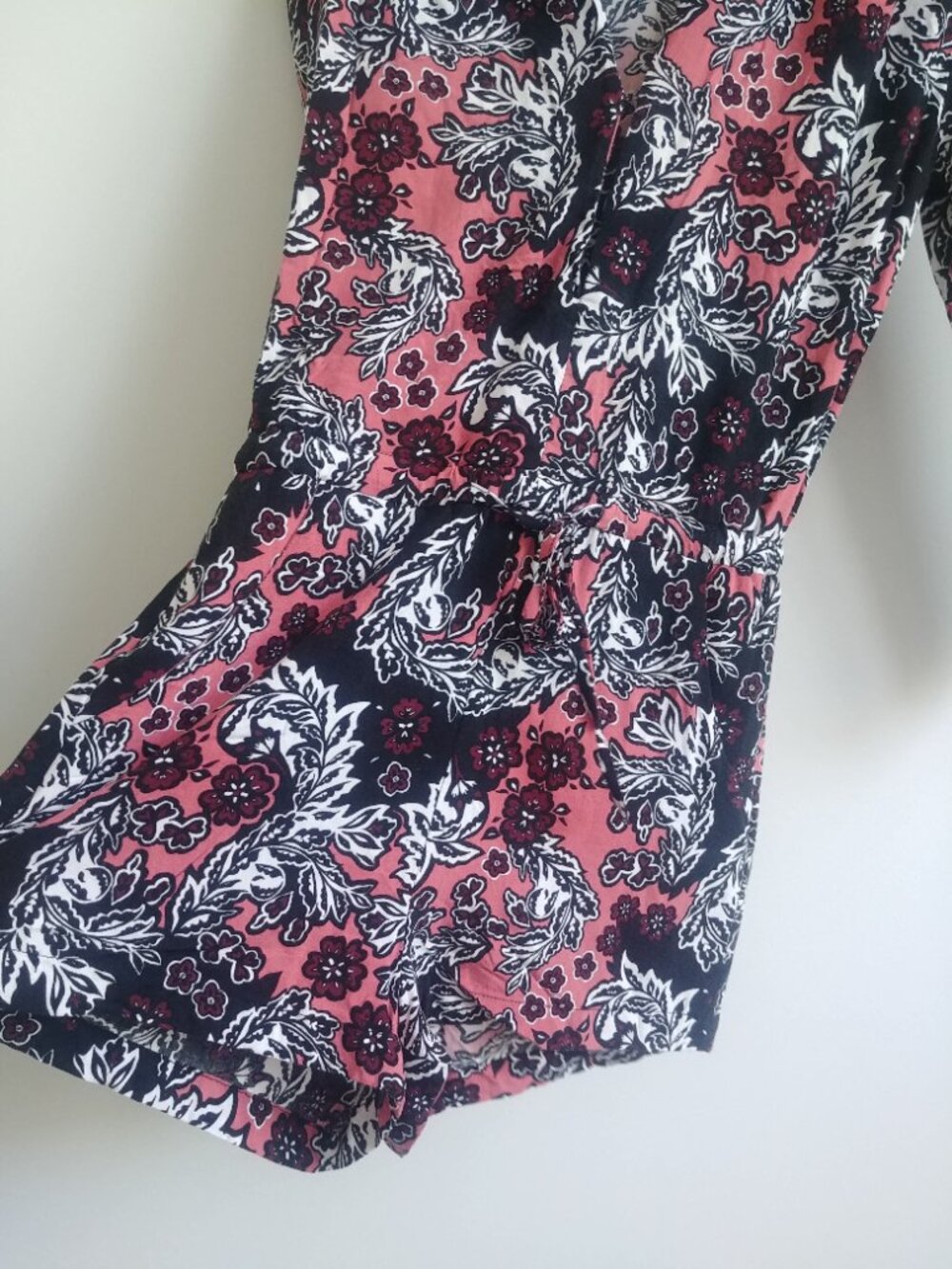100% viscose lightweight romper size 4 pink with black and white - Picture 6 of 14